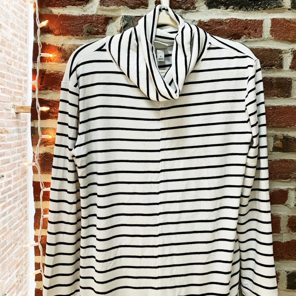White and black striped turtle neck long sleeve